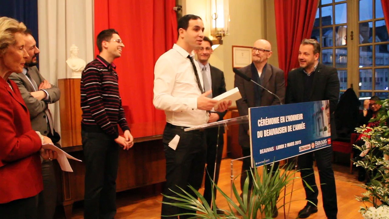 Beauvais de l'année 2014 : le gagnant de l'année Oltys remet un ipad au vainqueur 2014, Alain Cornelis