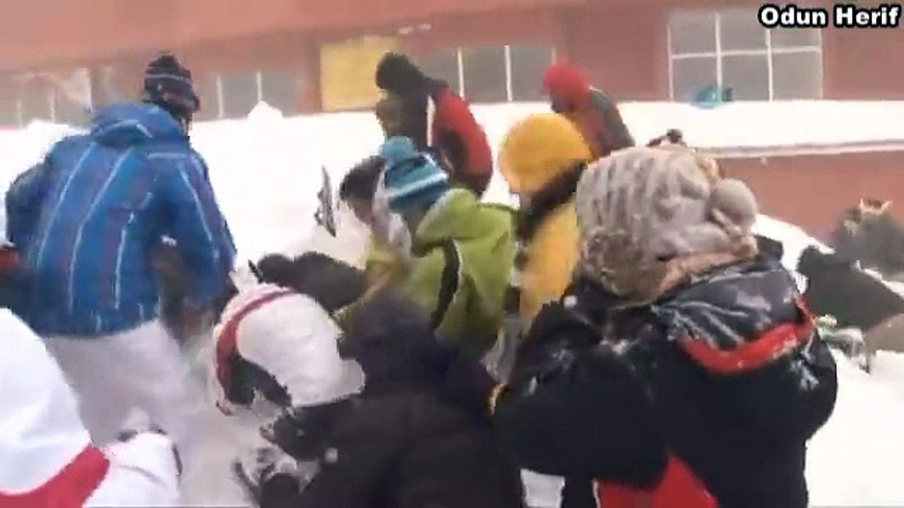 Şuan Çığ Düştü İnsanlar Çok Mutlu - Mala Bağlayan Adam