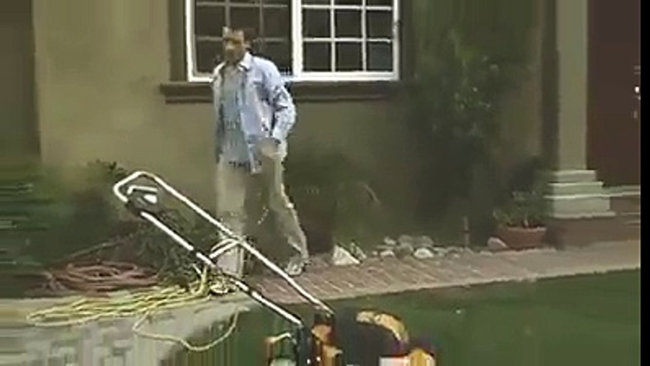 Çim Biçme Makinesinin Gazabına Uğrayan Adam