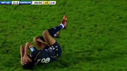 Oleksandr Noyok funniest dive ever (Metallurg Donetsk - Karpaty Lviv)