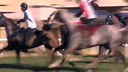 بالفيديو.. سقوط الشيخ ناصر بن حمد آل خليفه بقوه ونجاته من الموت