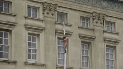 Un homme nu s'échappe de Buckingham Palace