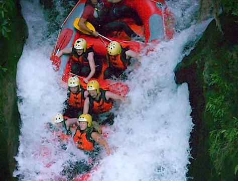RAFTING AND KAYAKING AT TUTEA FALLS IN NEW ZEALAND