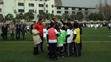 Prince William high-fived by excited boy in Shanghai