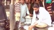 Peshawar: Man fries fish by Putting Hand in Burning Hot Oil