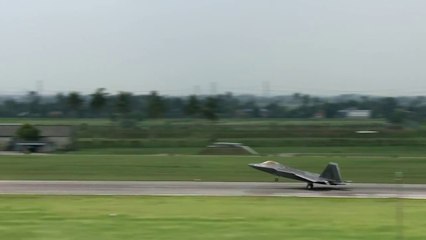 F22 Pilot Makes a Touchdown With Only Two Wheels