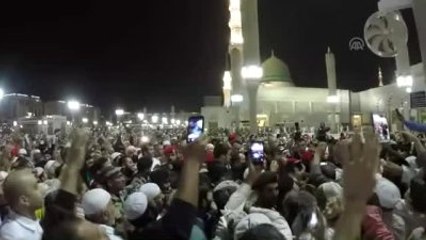 Cumhurbaşkanı Erdoğan'a, Mescidi Nebevi'de Sevgi Gösterisi