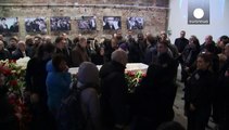 Migliaia di persone rendono omaggio a Boris Nemtsov
