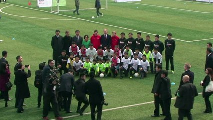 Príncipe William dá pontapé inicial de partida na China