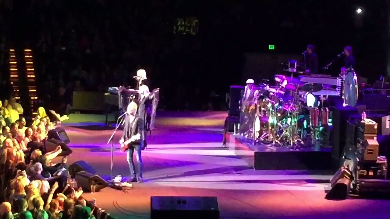 Fleetwood Mac performs "Rhiannon" in Austin