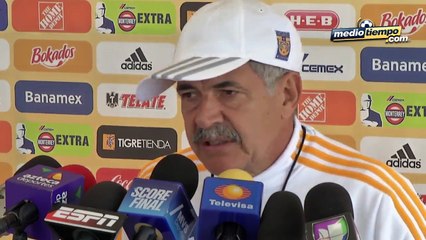 Para 'Tuca', Alan Pulido ni le va ni le viene