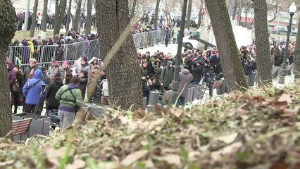 Milhares se despedem de opositor russo em Moscou