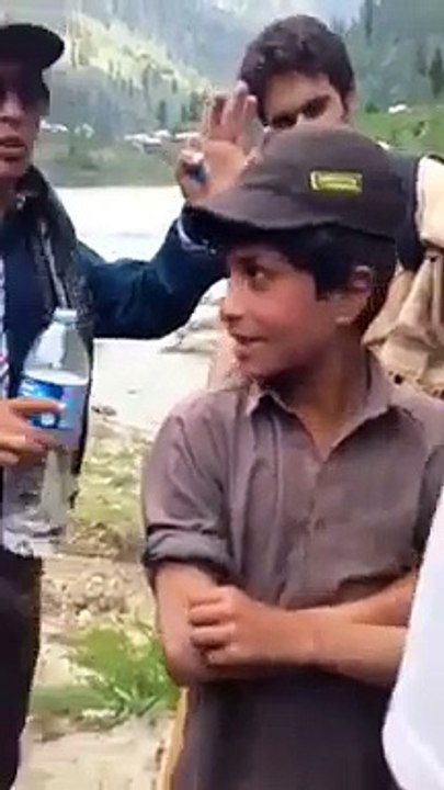 Watch knowledge of this illiterate kid about Human Anatomy - Amazing Pakistani Talent
