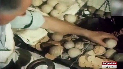 کرکٹ کی گیند بنانے کا پرانا مگر انوکھا طریقہ مزید ویڈیوز دیکھئے