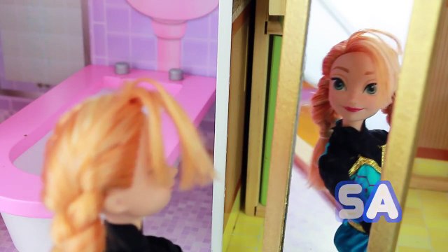 Frozen Kids Anna FREEZES Toby Elsa Snow Queen Powers Disney Princess Barbie Toilet Dollhouse Epic