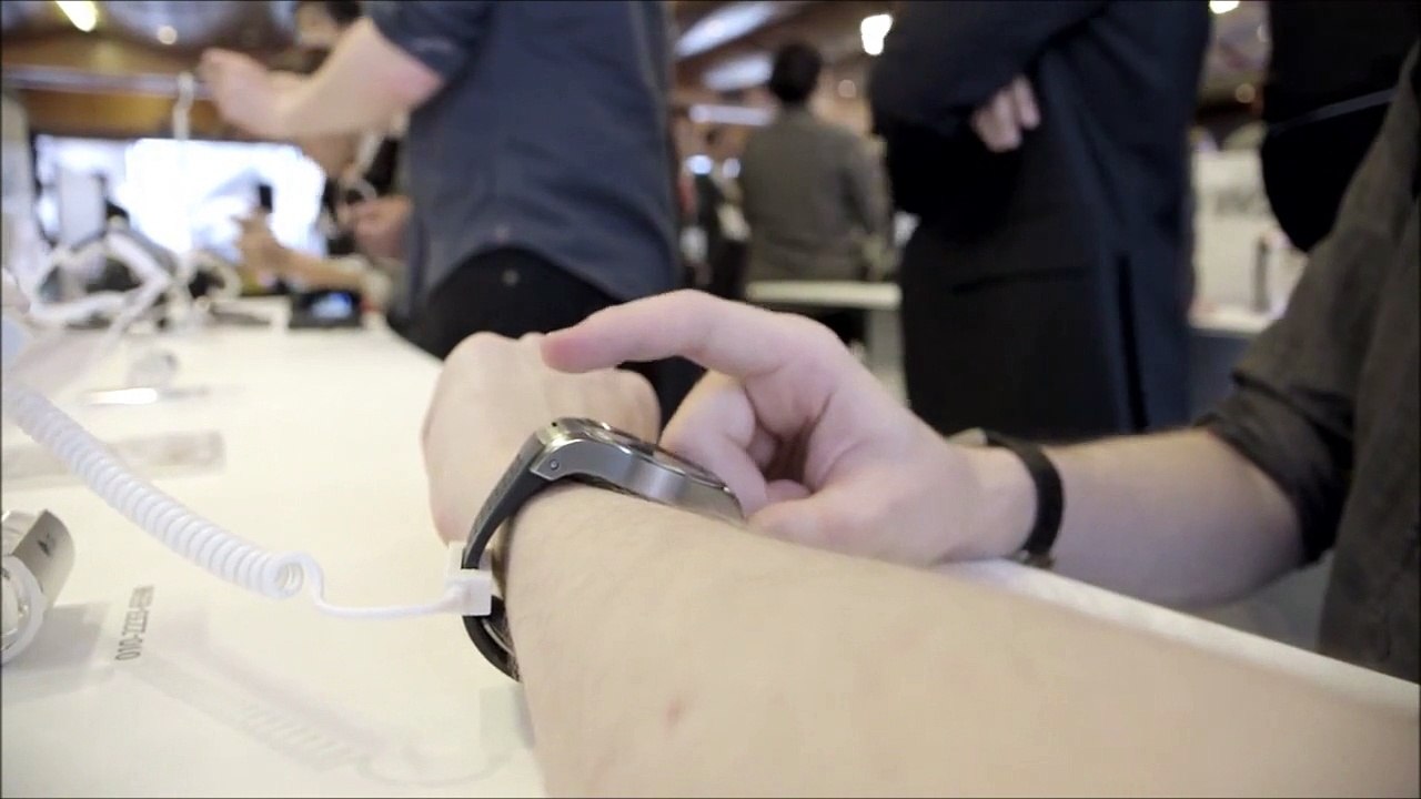 LG Urbane smart Watch Hands on video at MWC 2015