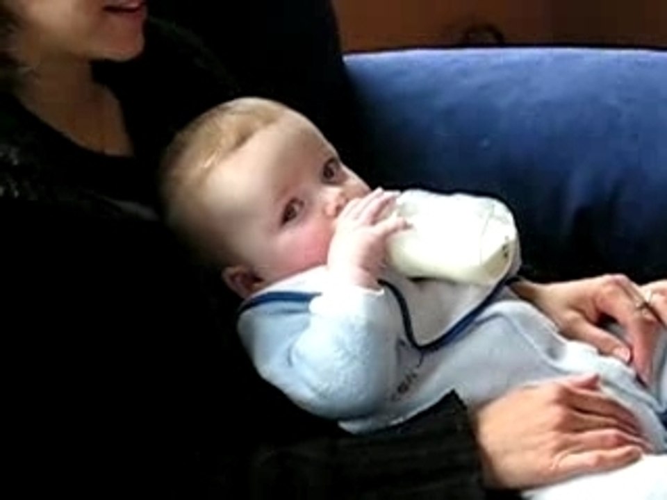 Kevin boit tout seul