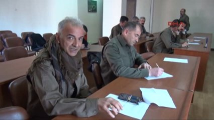 Hakkari'de Yöresel Kıyafetli Meclis Toplantısı