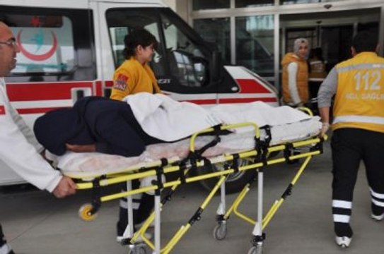 Arkadaş Şakası Yüzünden Kalçasına Kalem Saplandı