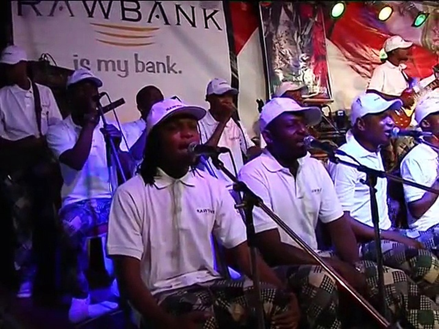 Koffi Olomidé - Chante Luambo - MAKAMBO EZALI MINENE - Vidéo Dailymotion