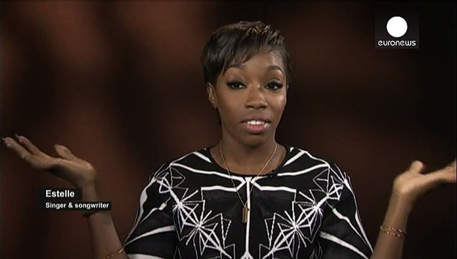 ⁣Естель прагне випростатись на повний зріст