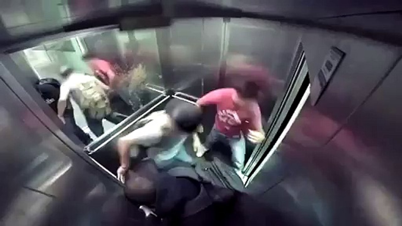 Pegadinha da diarreia no Elevador