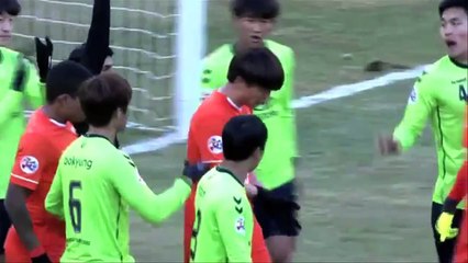 Football - Yang Xu tente la "Main de Dieu" mais réussit juste à se faire expulser