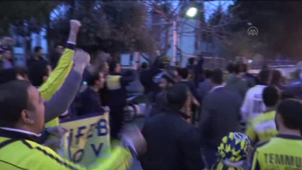 Fenerbahçe Kafilesi, Adana'da Taraftarlarca Karşılandı