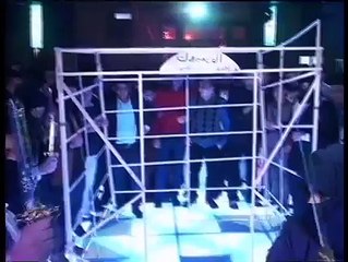 عروسان يحتفلان بزفافهما على صليل الصوارم