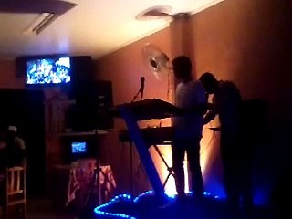 Agê e Pazinato denoite - Meu nenem tocando com Tio Léo 1 - 20121027_235701