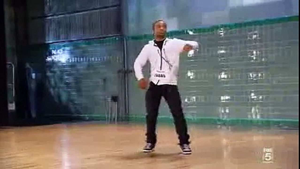 BEST ROBOT DANCE EVER ON STAGE