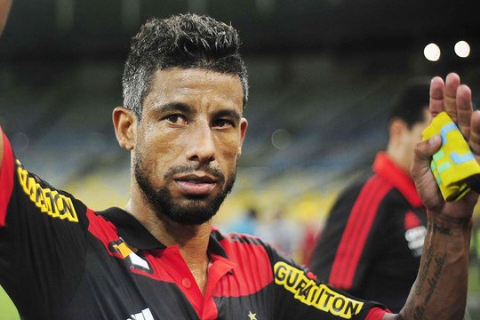 Internautas mandam mensagens em homenagem a Léo Moura