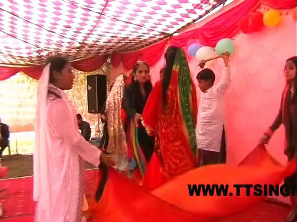 کمالیہ نجی سکول میں سالانہ تقریب بچوں کے ٹبلو شو نے سماں باندھ دیا