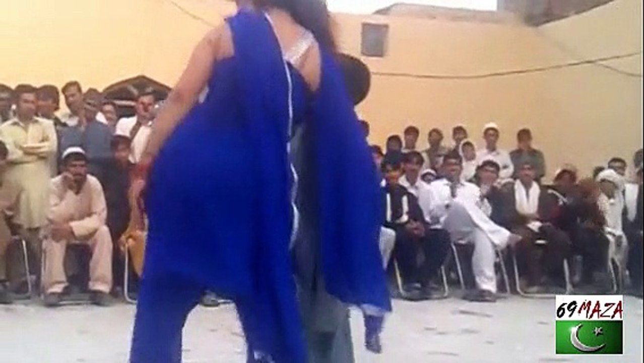Kid is funny dancing with khusray in wedding