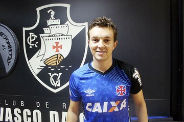 Dagoberto chega ao Vasco e avisa: 'Tô na área'