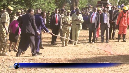 Kenya president sets fire to 15 tonnes of elephant ivory