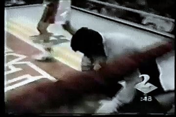 JULIO CESAR CHAVEZ PELEANDO ENOJADO