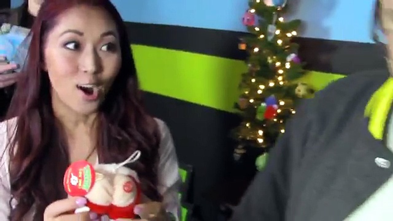 DECORATING OUR EPIC CHRISTMAS TREE (Bonus)