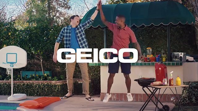 The Martin Agency pour Geico - assurance automobile, «Unskippable» - mars 2015 - high five