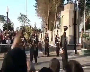 Indian Soldiers are Down In Wagaboder When Pakistani Crowd Crazzy