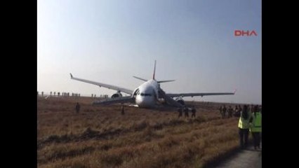 THY Uçağı Pistten Çıktı