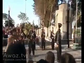 Indian Soldiers are Down In Wagaboder When Pakistani Crowd Crazzy