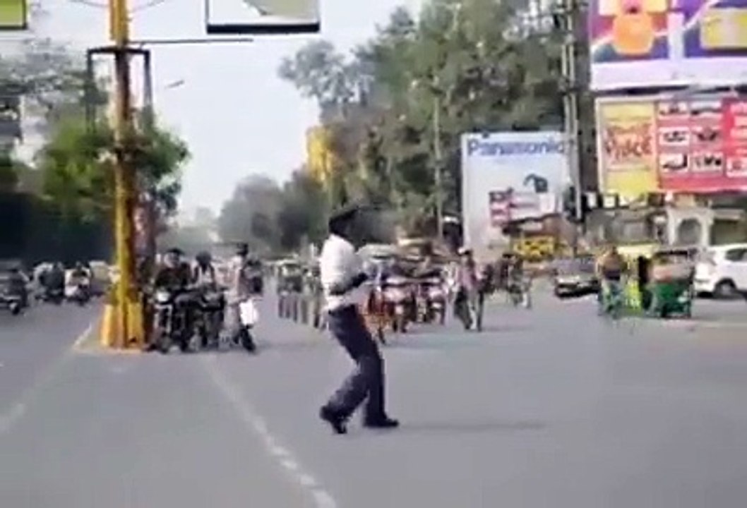 Trafic control & dancing