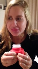 Avoir les lèvres pulpeuses d'Angelina Jolie : gros FAIL avec un Lip Enhancer