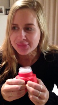 Avoir les lèvres pulpeuses d'Angelina Jolie : gros FAIL avec un Lip Enhancer