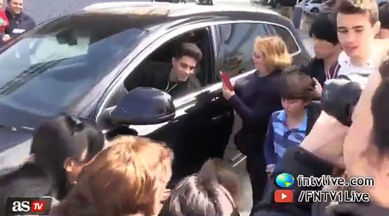 A Young girl in wheelchair squeals with delight when she meets Marc Bartra‬ - HD