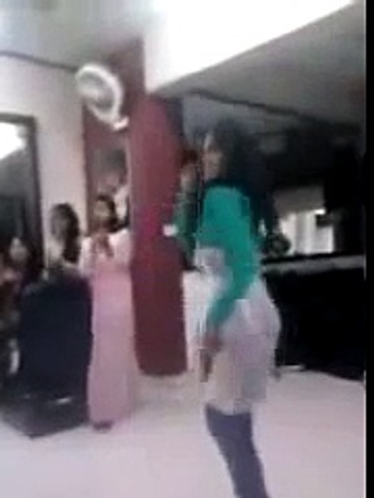 Funny Pakistani Girls Dancing Shaadi Mehnid