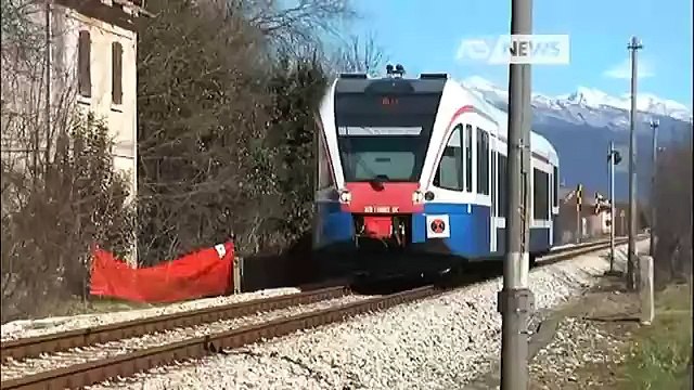 IN MOTO SFONDA IL PASSAGGIO A LIVELLO