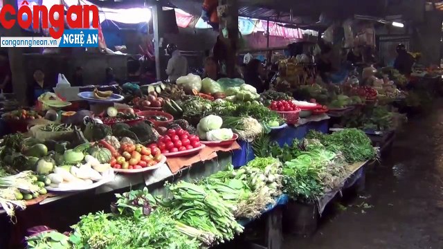 Sau nghỉ Tết: Giá rẻ mà vẫn ế hàng