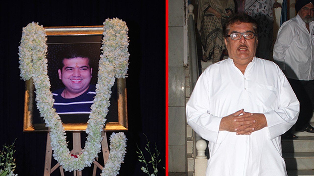 Raza Murad Offers Prayer In Amit Mehra's Prayer Meet